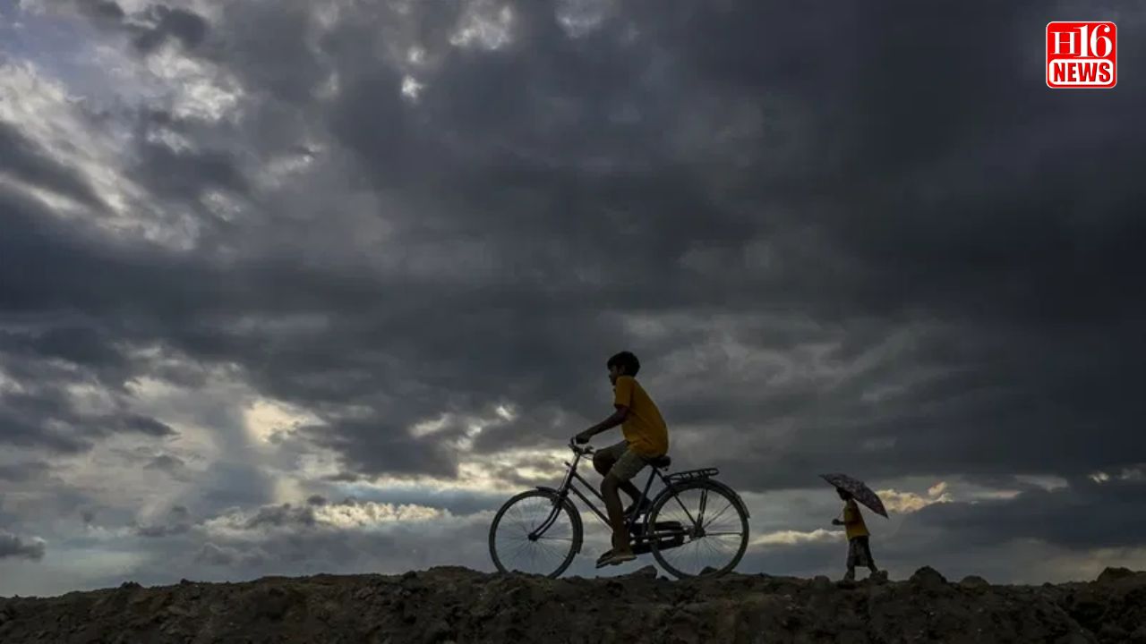 IMD issues heavy rainfall alert for West Bengal today